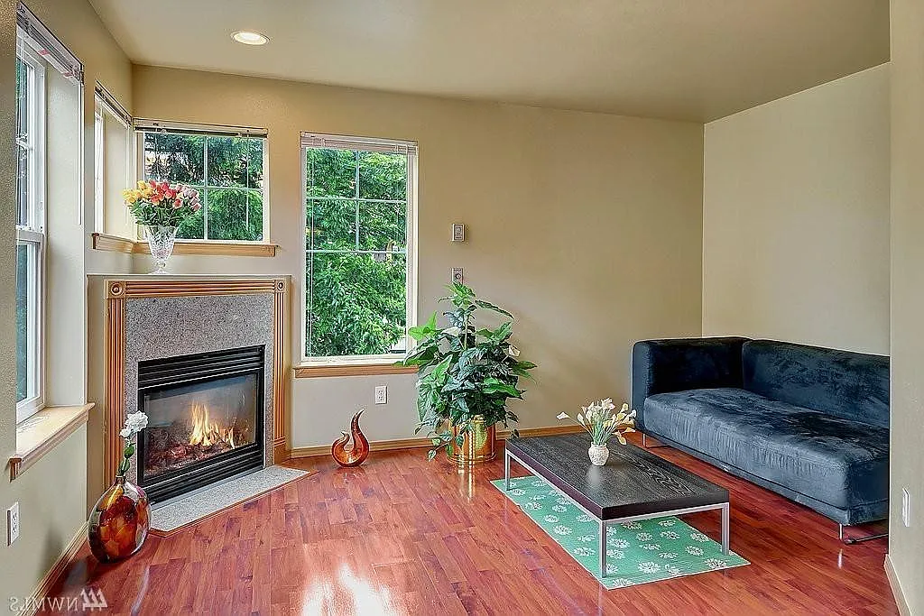 3 bed, 2.5 bath, 1280 sqft, $2,900 — Photo 3