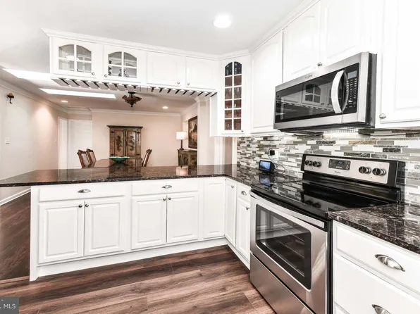 7518 Fairwood Ln, Falls Church, VA 22046