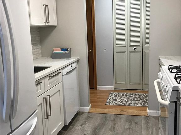 4th image of 7 Louisburg Sq APT 9