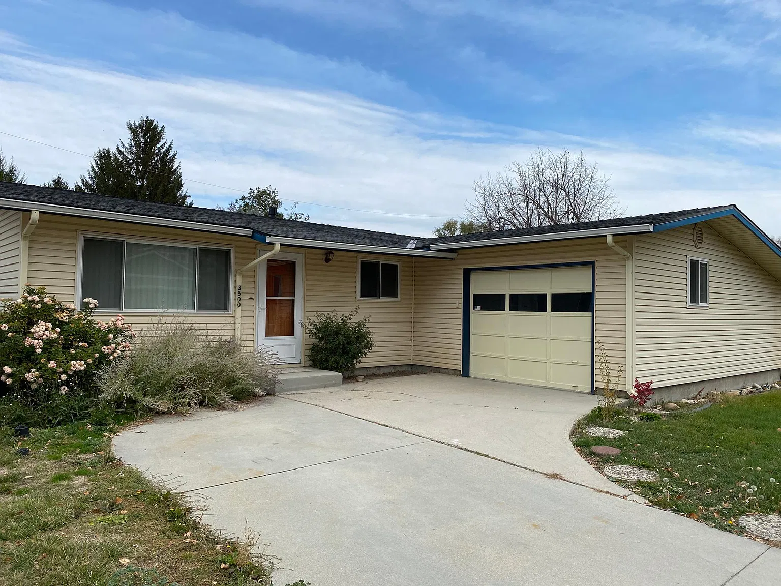 3 bed, 1000 sqft, $2,000 — Photo 1