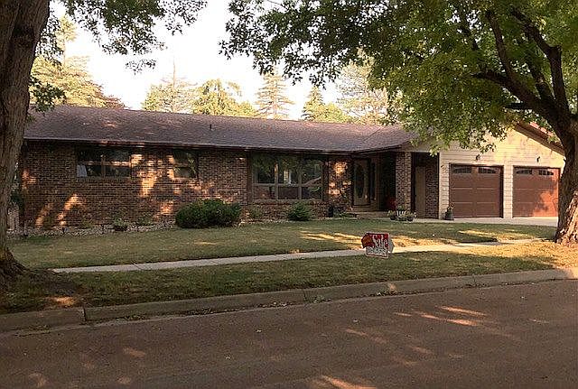 1st image of 915 N Maplewood Dr