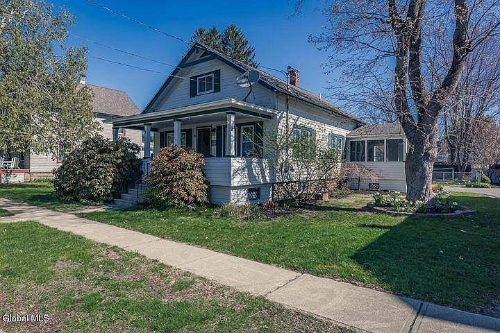 1st image of 38 1st Ave