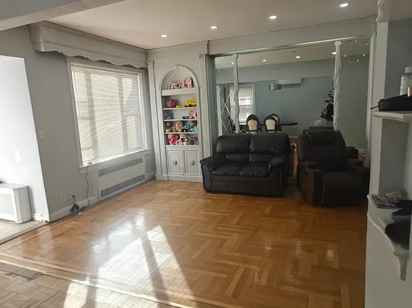 4082 Bedford Avenue image 9 of 20