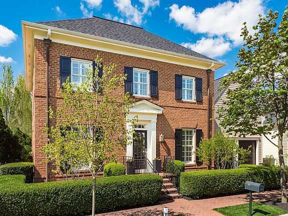 2nd image of 44 Pickett Pl