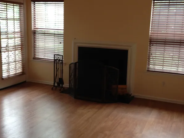 346 Crosspointe Dr, East Brunswick, NJ 08816
