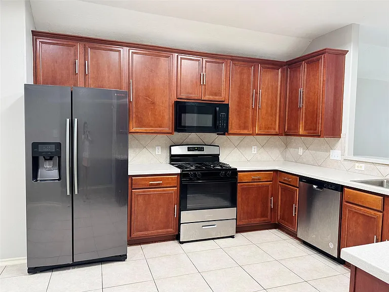 24631 Hampton Lakes Dr — Photo 4