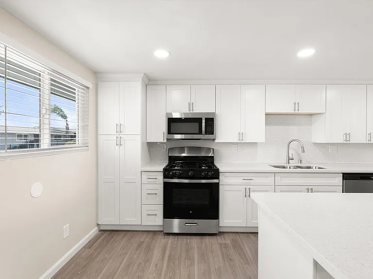 Tyler Arms Apartments - Riverside, CA — Photo 58
