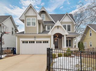 222 S Columbia St, Naperville, IL