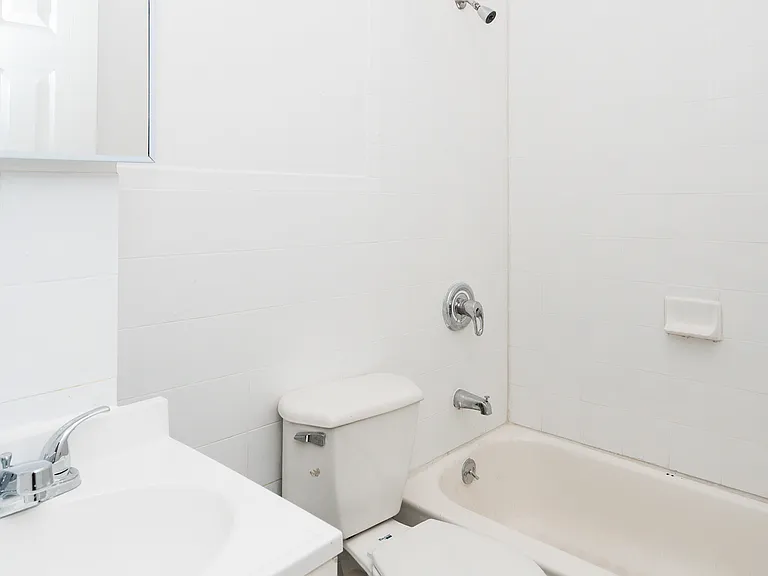 309 Jefferson St #4L — Photo 10