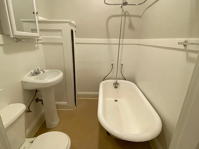 2345 NE Sandy Blvd #43 — Photo 7
