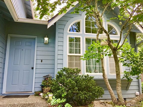 3rd image of 19566 23rd Ave NE