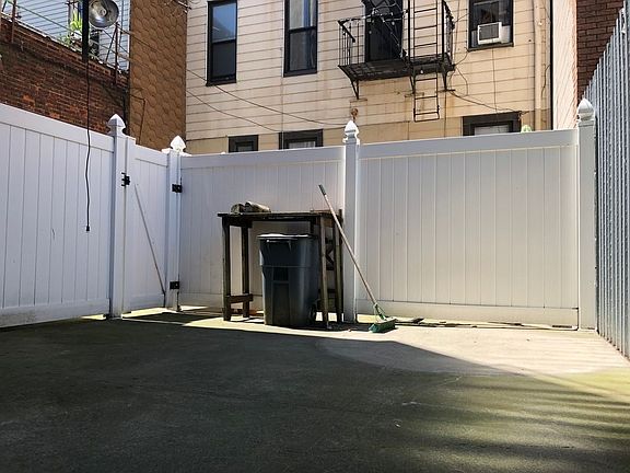 4th image of 1323 Myrtle Ave Floor 1R