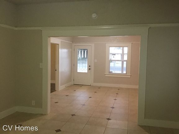 3rd image of 1637 N Woodson Ave