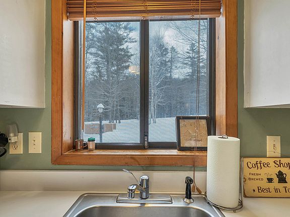 5th image of 12 Streamside Road #9