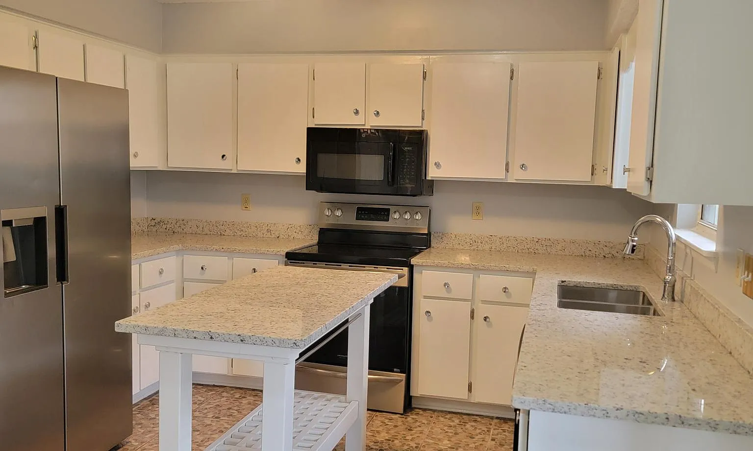 3 bed, 2.5 bath, 1502 sqft, $2,100 — Photo 1