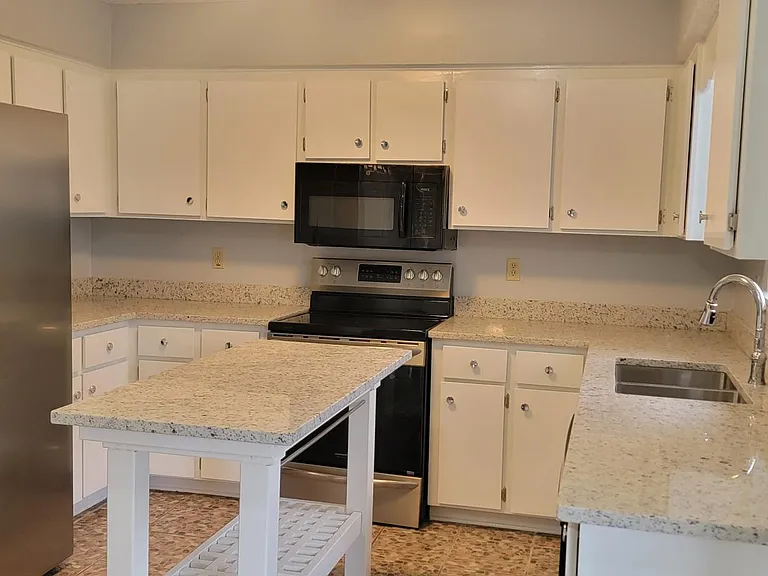 148 Richards Ct — Photo 1