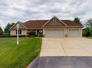 N57W34974 Pondview Ln, Oconomowoc, WI