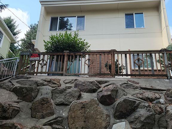 2nd image of 2015 15th Ave S APT B