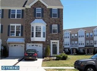 2 River Ln, Delanco, NJ 08075