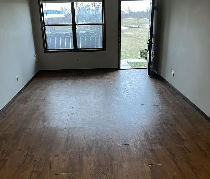 406 Amhurst Dr — Photo 2