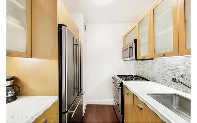 Rented by New York Realty | media 20