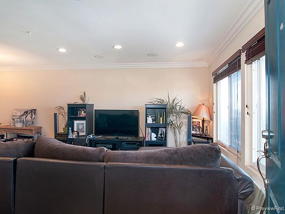 4th image of 1233 22nd St Unit 16
