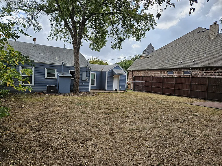 4021 Adrian Dr — Photo 16