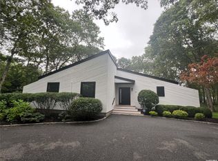 30 Squires Ave, East Quogue, NY 11942