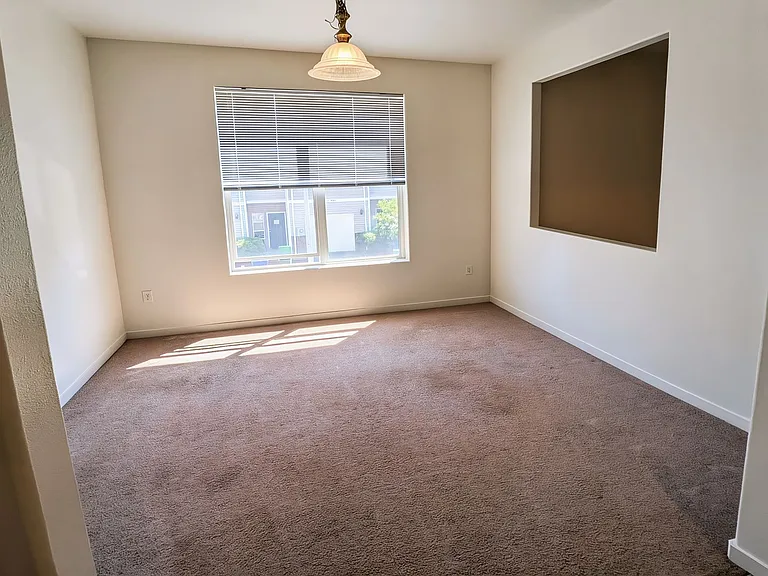Halsey East Townhomes — Photo 17