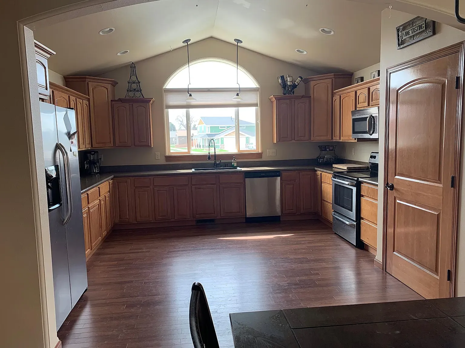 4 bed, 2000 sqft, $2,300 — Photo 3
