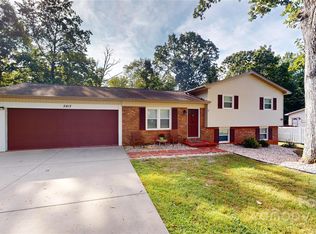 5413 Glenview Dr, Hickory, NC 28602