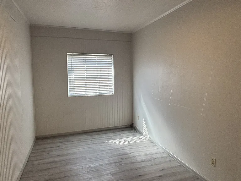 411 E Beech St — Photo 5