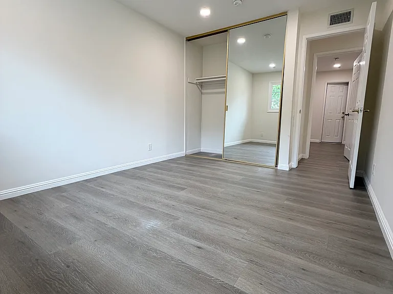 24167 Kittridge St — Photo 9