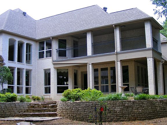 Covered Patio & Balcony