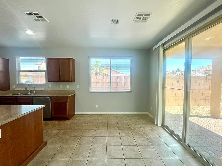 576 Glassford Ct — Photo 13