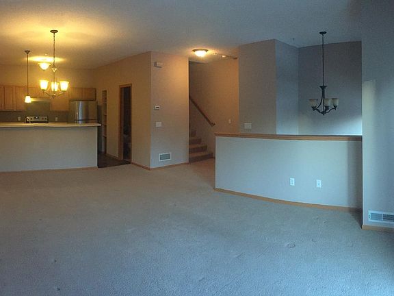 4th image of 644 Willoughby Way W