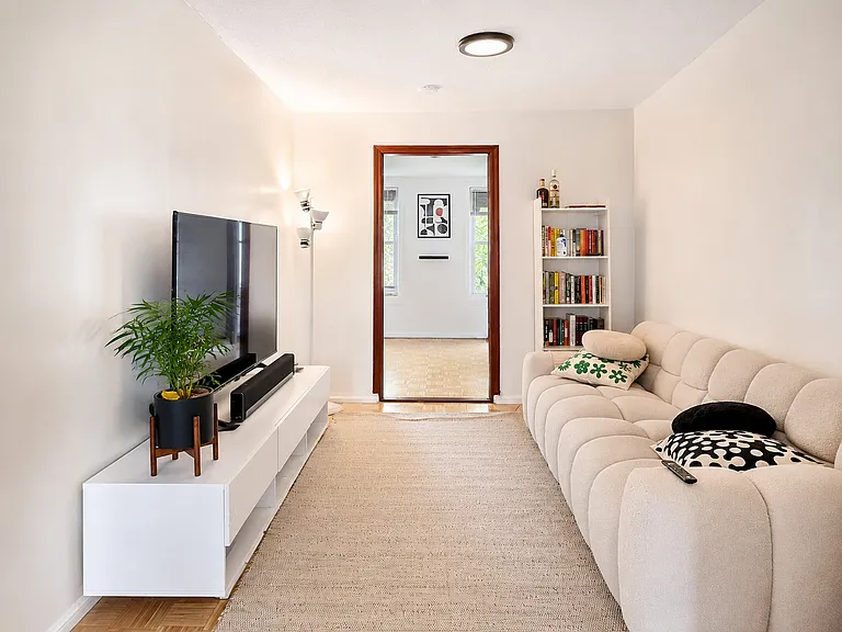 557 Myrtle Ave #3 — Photo 4