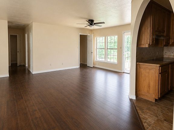 4th image of 214 County Road 4870