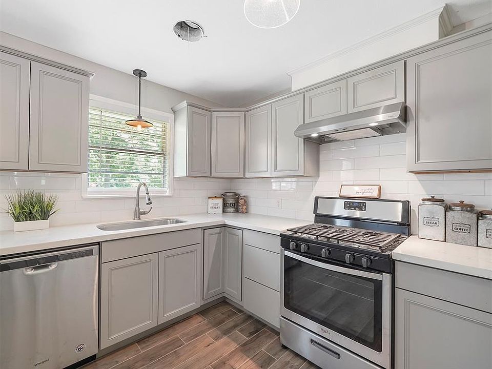1st image of 1221 Pecan Valley Dr