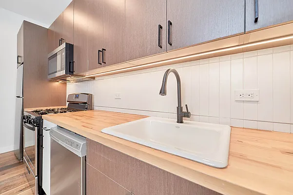 Rented by Living New York | media 9