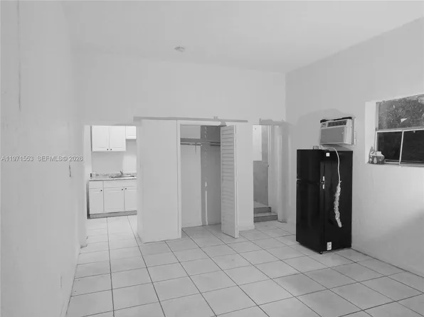 1120 NW 64th St #B, Miami, FL 33150