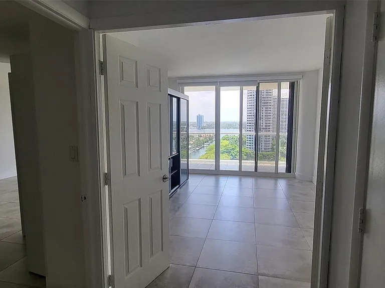 2600 Island Blvd #1603 — Photo 14