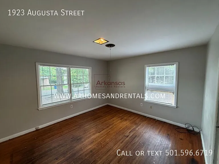 1923 Augusta St — Photo 12