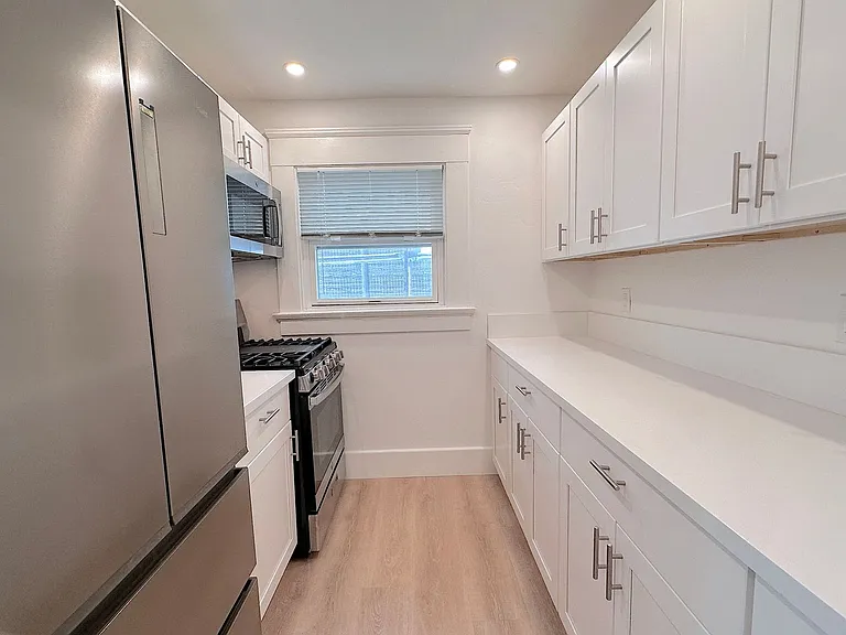 2142 5th Ave — Photo 32