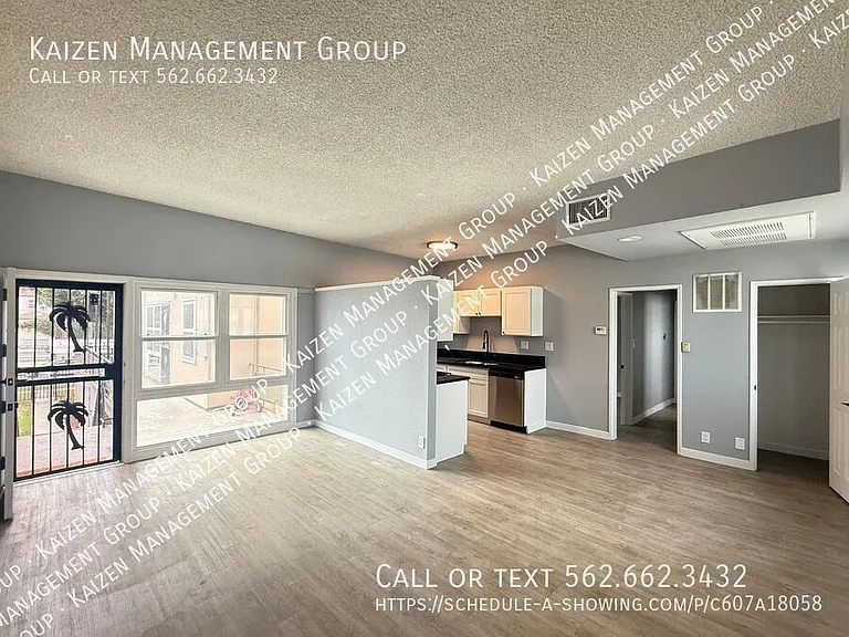 10207 Crenshaw Blvd #4 — Photo 12