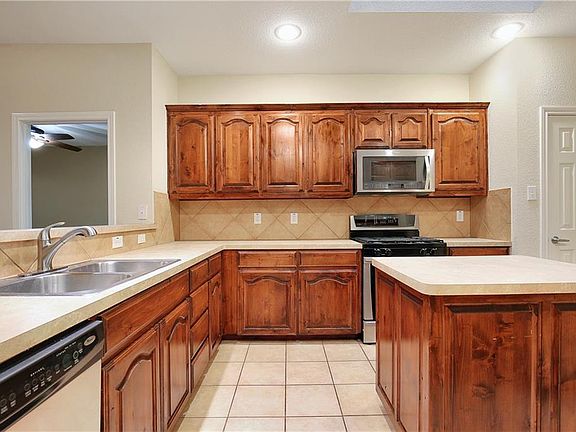 4th image of 10009 Tulare Ln