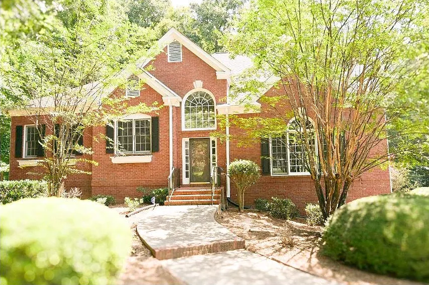 5 bed, 3.0 bath, 2365 sqft, $3,300 — Photo 1