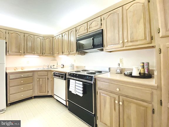 5th image of 413 Brightwood Club Dr