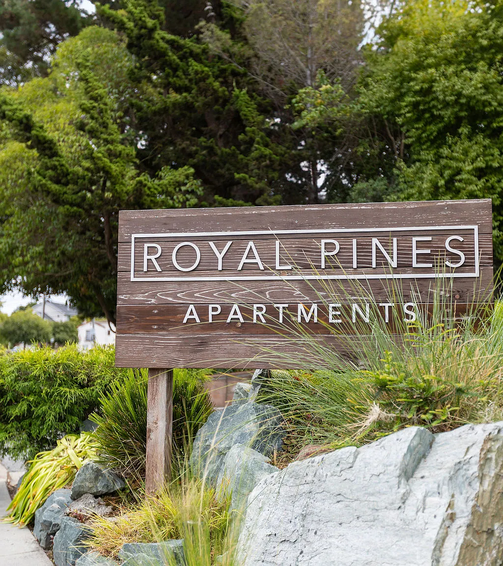 Royal Pines — Photo 1