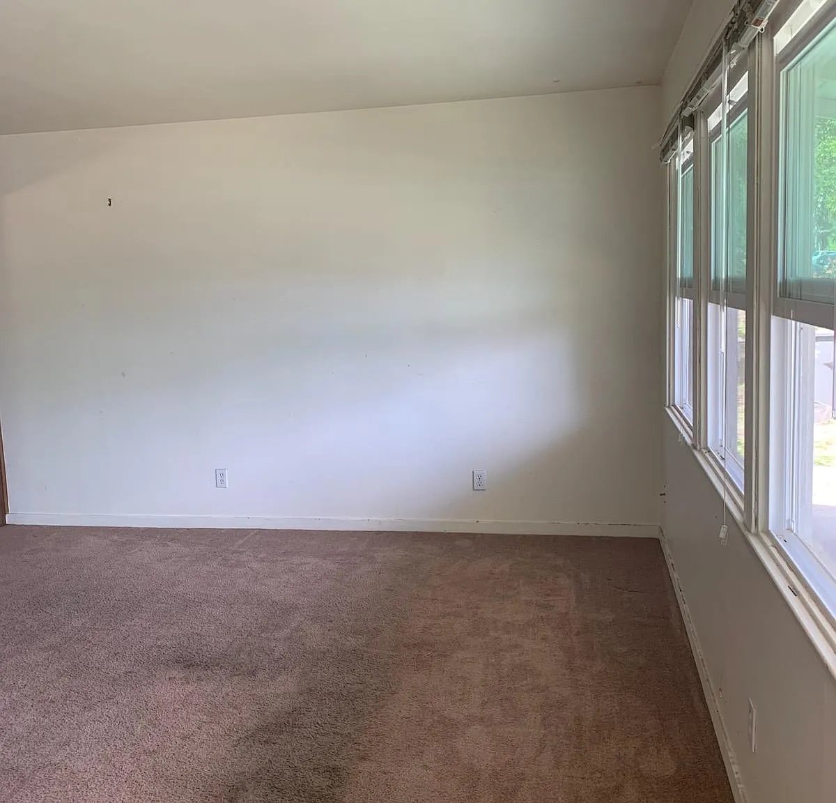 304 La Canada Dr — Photo 2